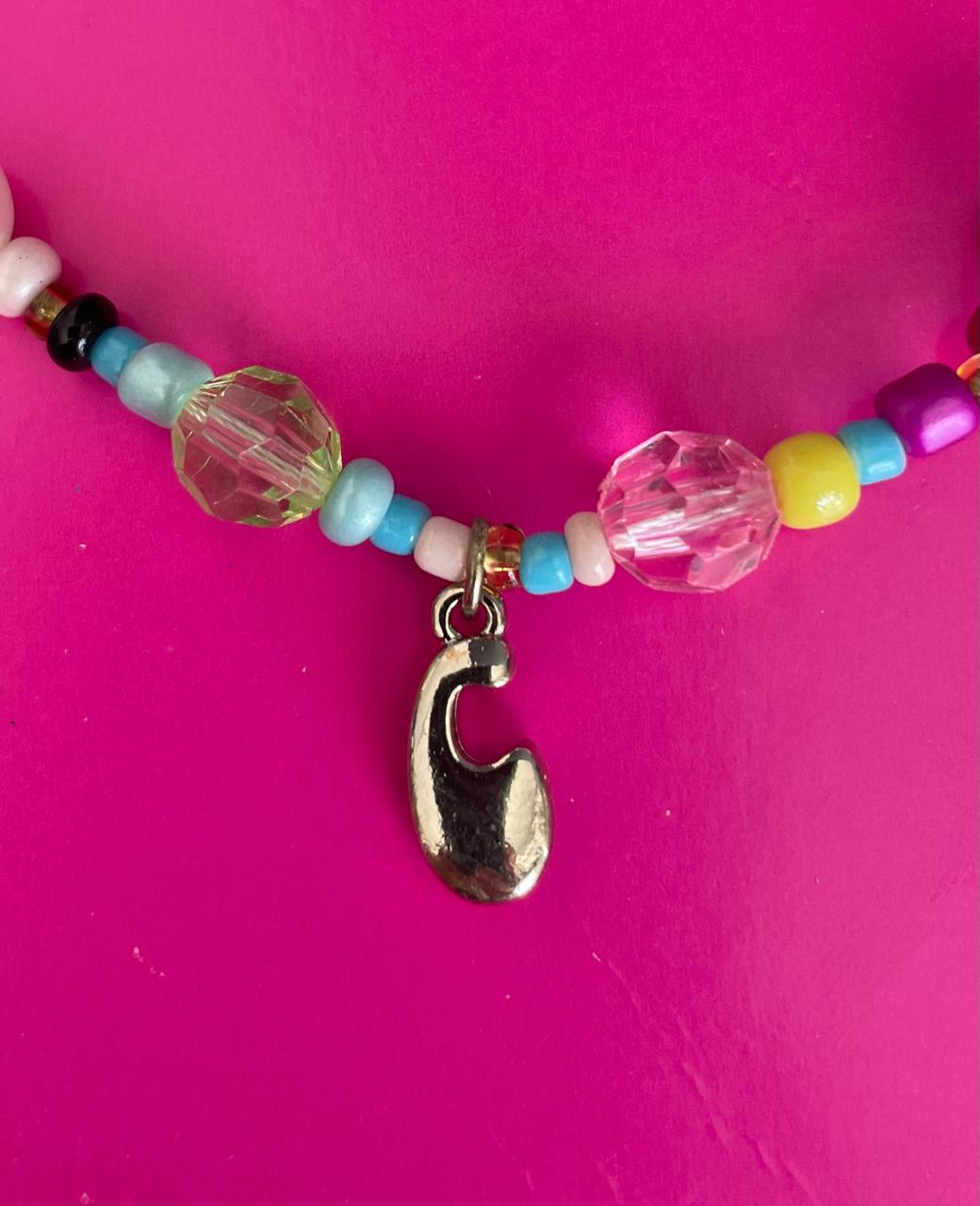 Collar de cuentas con iniciales  para niña